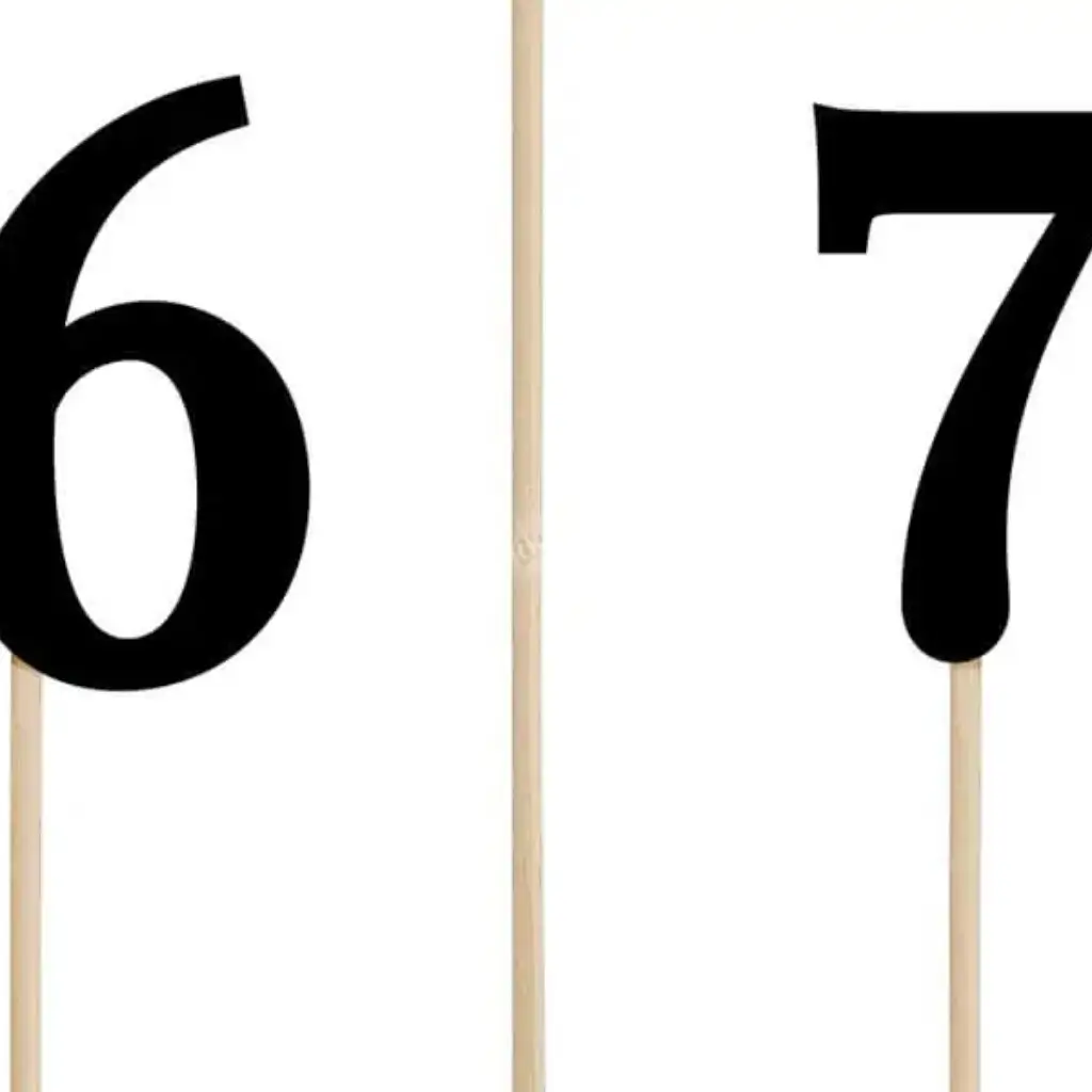 Schwarze Tischnummern von 1 bis 10