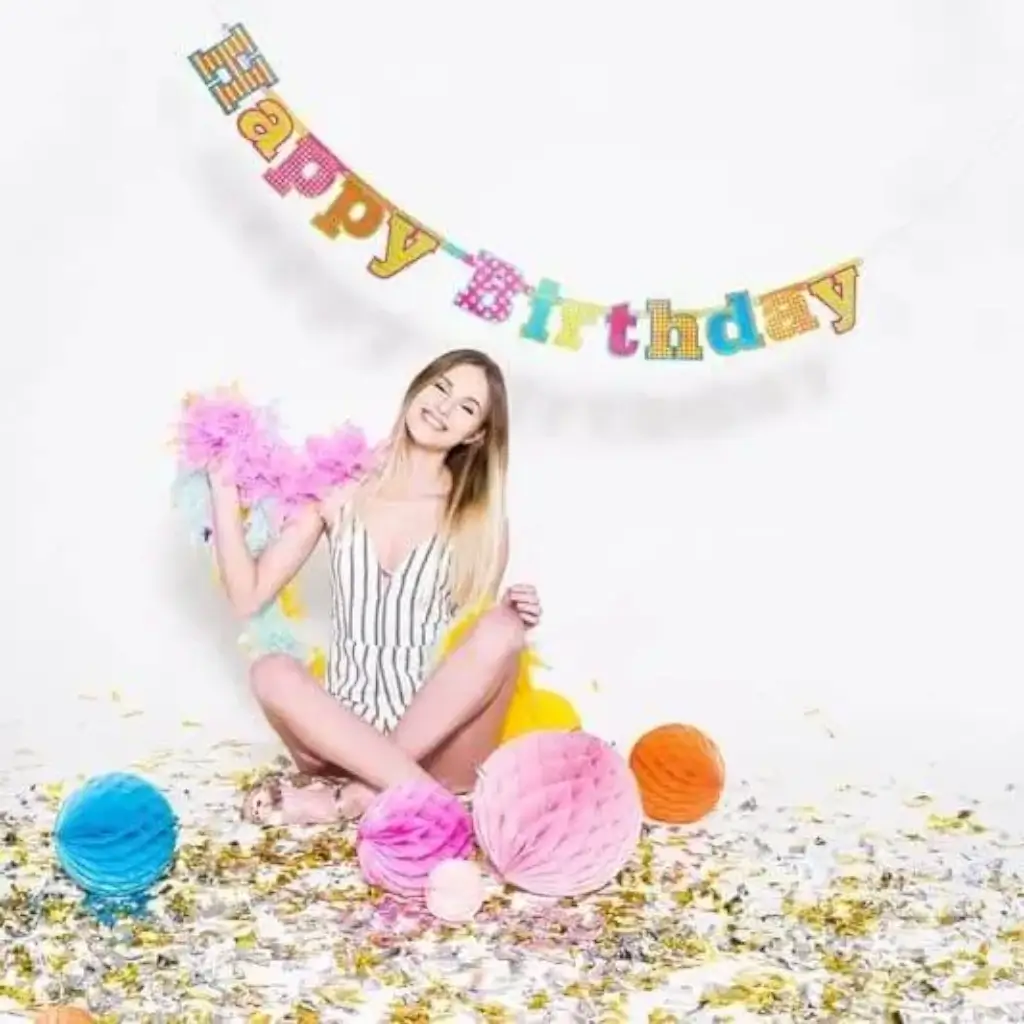 Mehrfarbige „Happy Birthday“-Girlande
