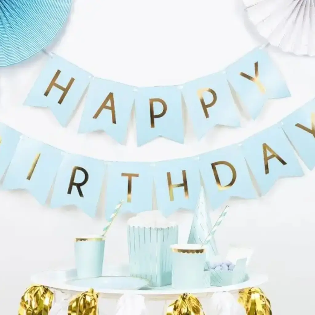 Blaue Happy Birthday-Girlande mit goldener Aufschrift