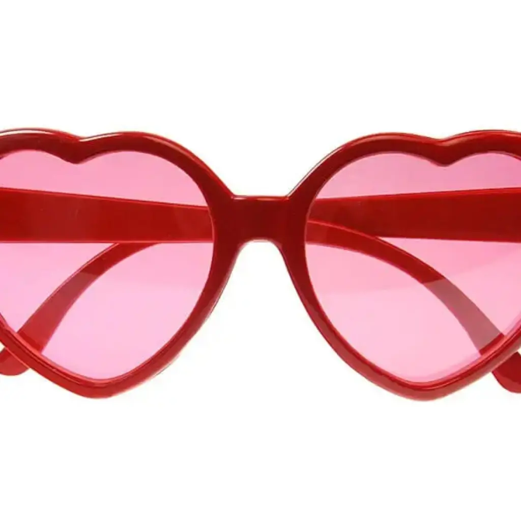 Herzförmige rote Brille