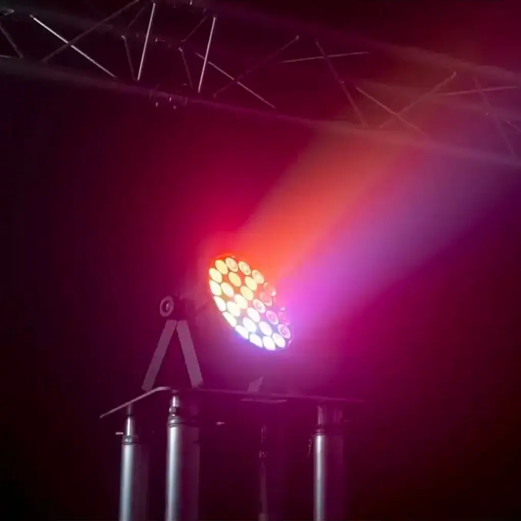 LED-PAR-Scheinwerfer CLUB-ZOOM2810 mit Zoom in Vierteln