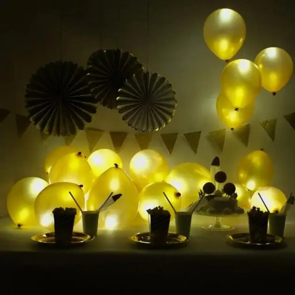 Illooms® LED-Luftballons aus Latex - Gold