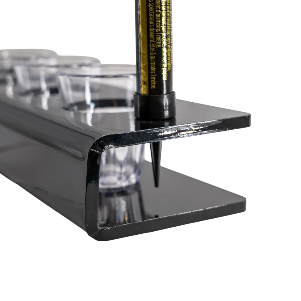 Schwarzes Tablett für Shooter-Glas