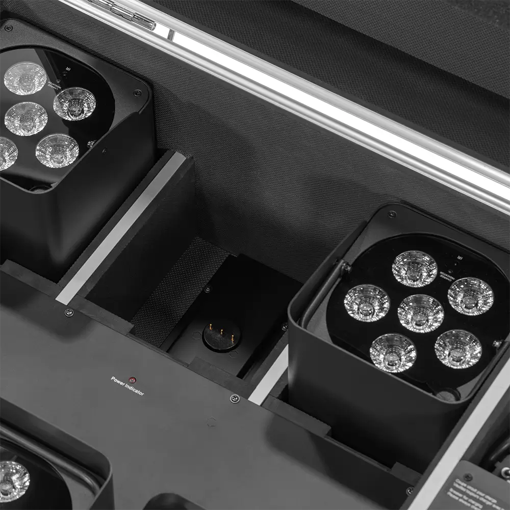 LED-Scheinwerfer „IZY Glow Set“ Mac Mah – 6×15W RGBWA-UV, kabelloses DMX, wiederaufladbar