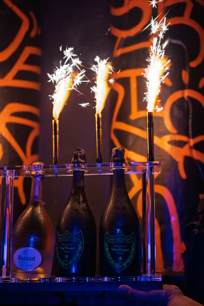 Show Line Display 5 VIP-Flaschen | By Sparklers®.