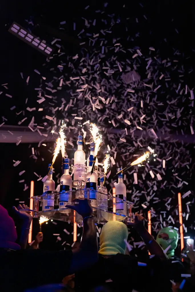 Show Display Pyramide 10 VIP-Flaschen | By Sparklers®