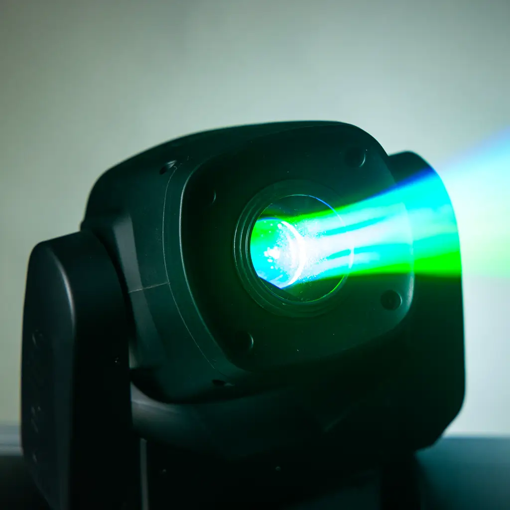 Evo Spot 100 CR Set Evolite - Mehrfarbige LEDs & DMX-Steuerung - 2 x 100 W Spot-Scheinwerfer im Flightcase