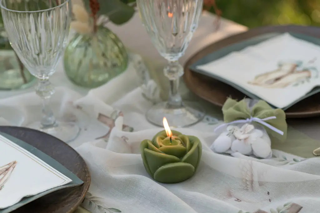 Deko-Kerze Blume Rose geschnitzt - Olive