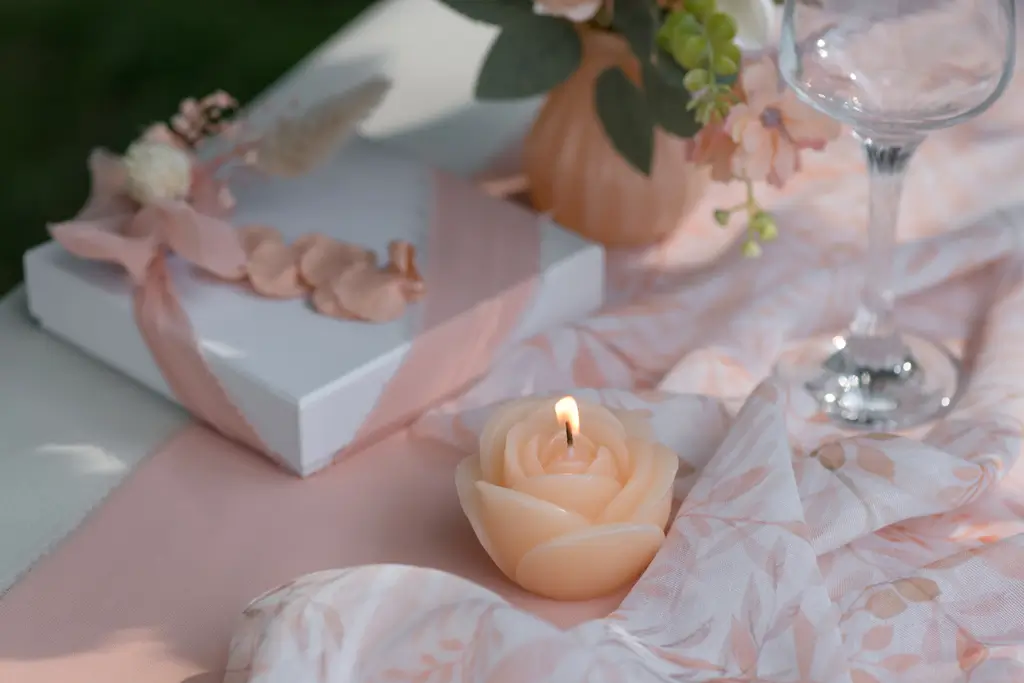 Deko-Kerze Blume Rose geschnitzt - Pfirsich