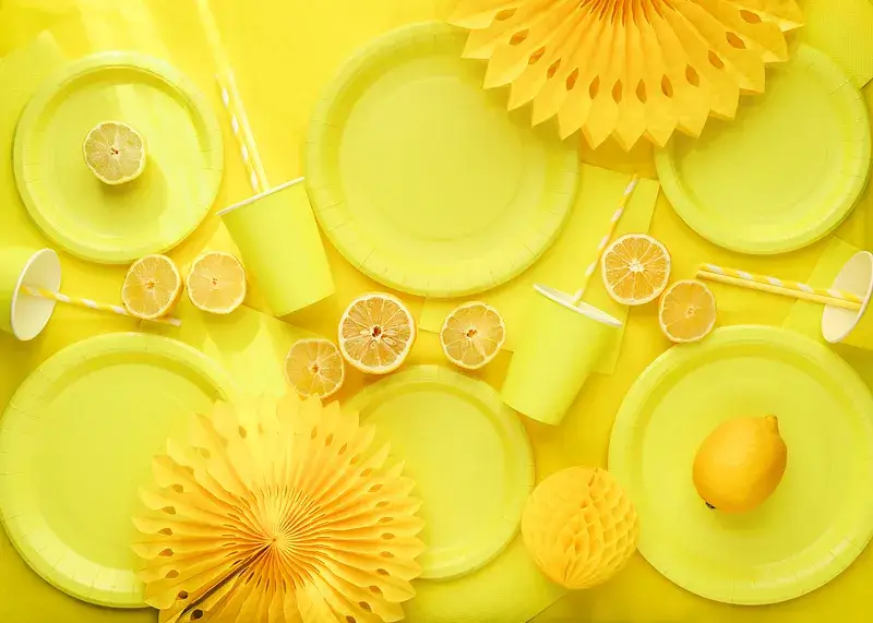 10 gelb-weiß gestreifte Papierstrohhalme