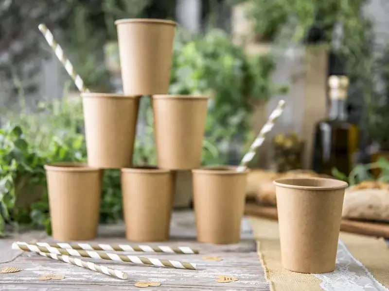 10 goldgestreifte Papierstrohhalme