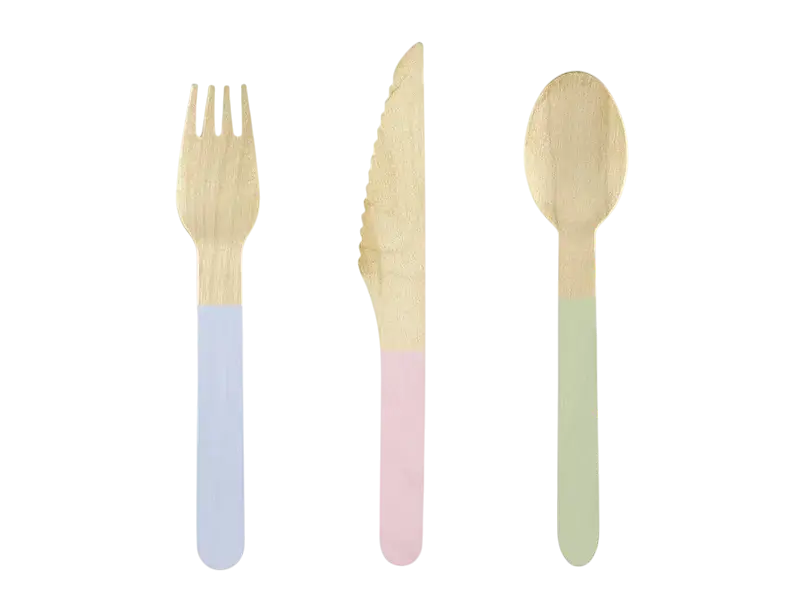 18 Besteckteile aus pastellfarbenem Holz