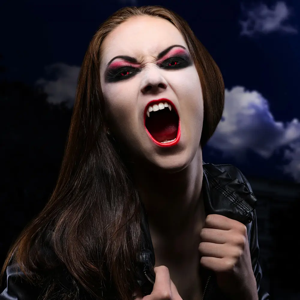 Kontaktlinsen mit roten Augen und schwarzer Pupille – Halloween-Teufel-Kontaktlinsen