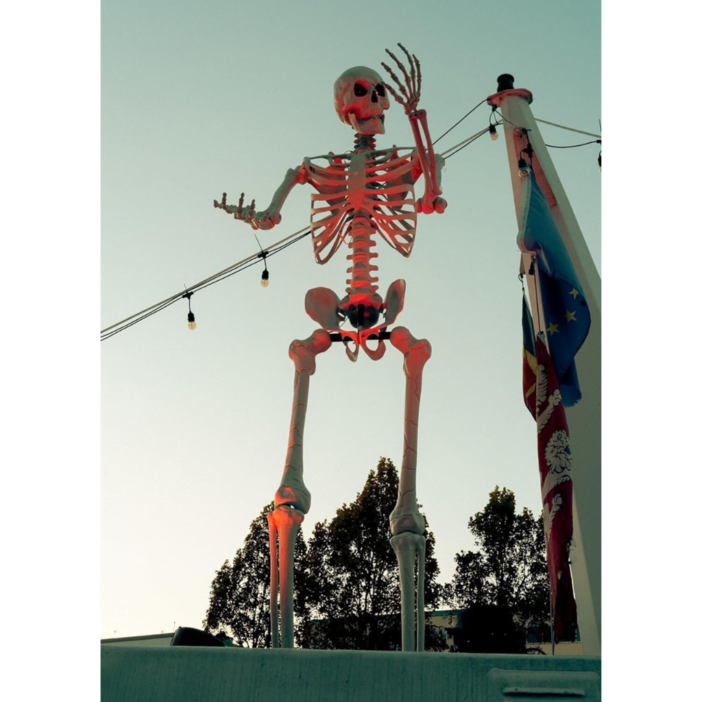Leuchtendes Riesenskelett, 3,18 m – XXL-Halloween-Dekoration