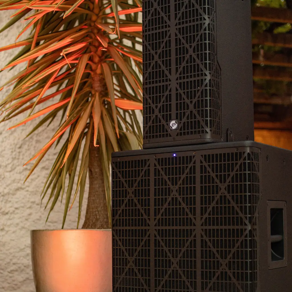 Aktives 3-Wege-Säulensystem mit 1700 W RMS und 18-Zoll-Subwoofer – Elokance