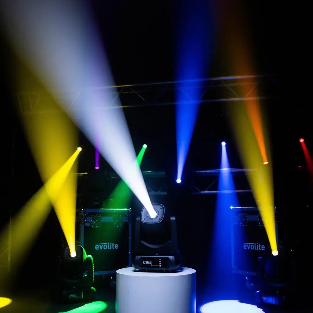 2er-Set hochleistungsfähiger 200-W-LED-Spot-Schwenkarmleuchten mit Flightcase – Evolite